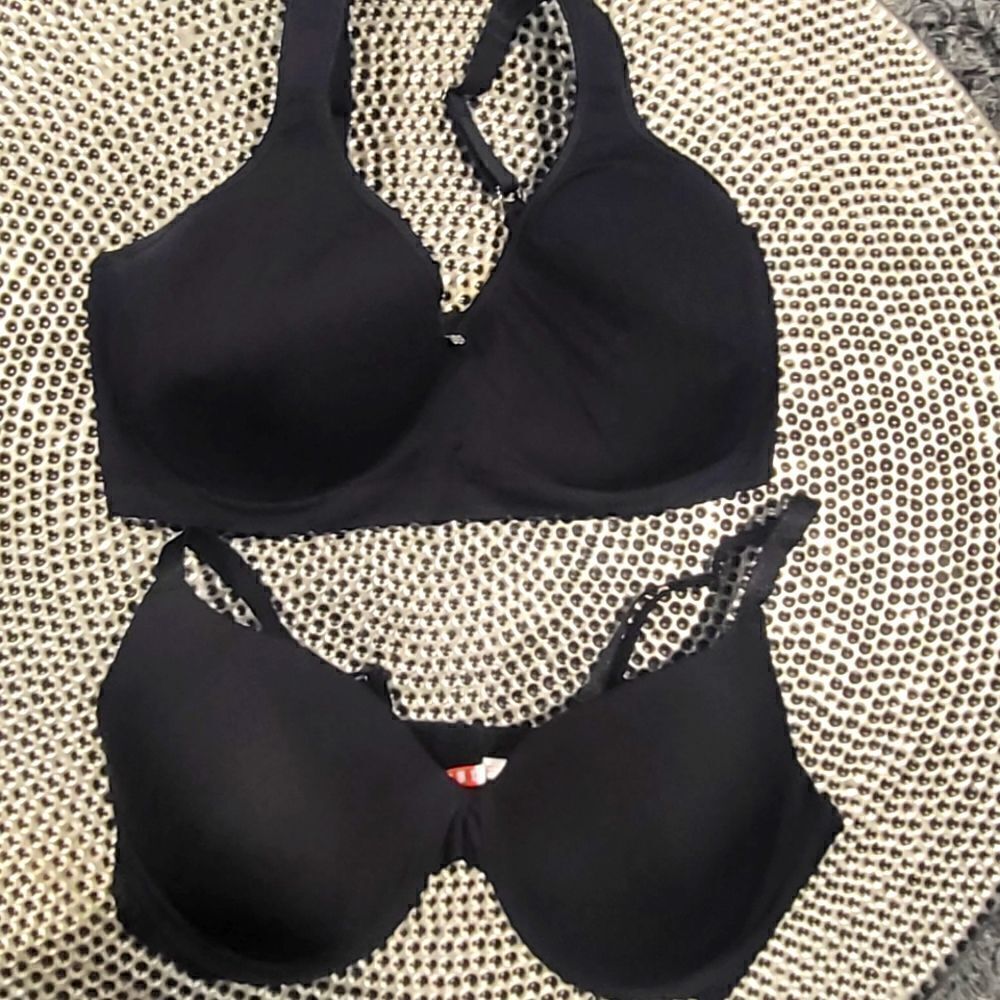 Lot of 2 42 D bras